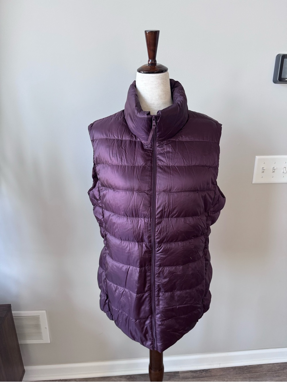 Uniqlo Ultra Light Packable Down Filled Layering Vest Quilted Puffer Vest - Plum
